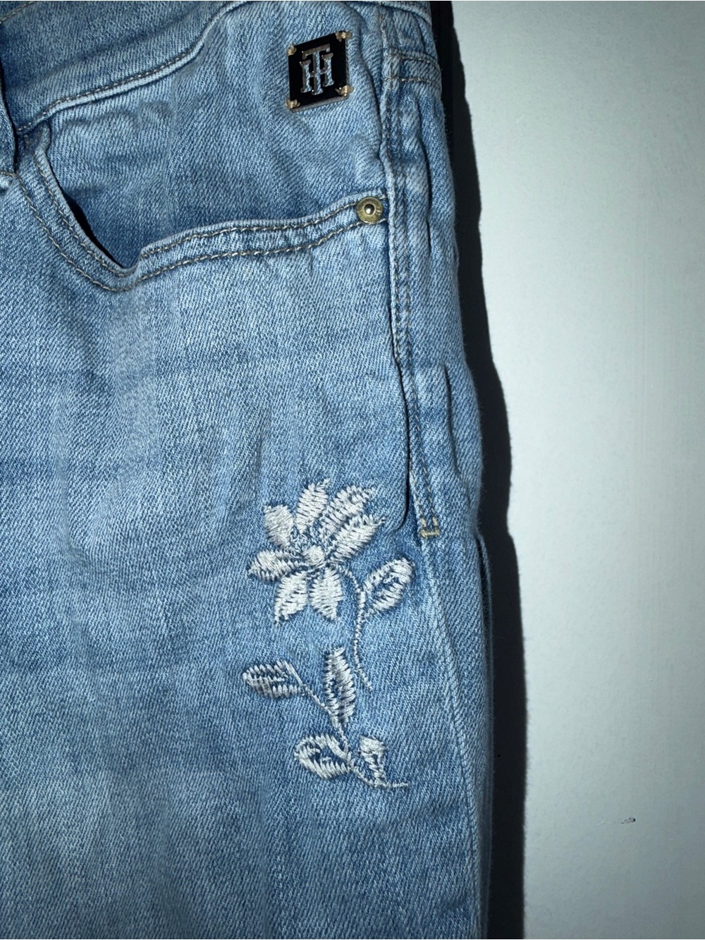 Vintage Tommy Hilfiger Y2K Embroidered Floral Jeans